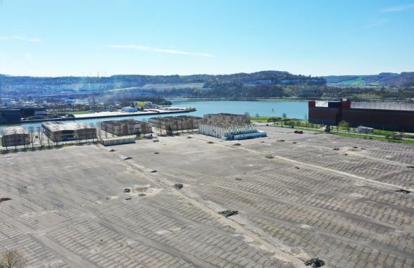 Vue aérienne de l'ancien site Citroën sur le port de Limay-Porcheville qui doit accueillir le nouvel entrepôt IKEA - Agrandir l'image, fenêtre modale