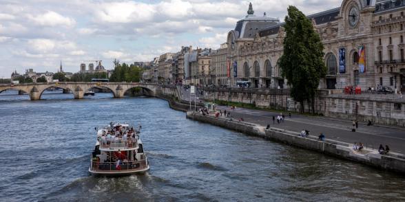vue depuis la Seine de l'escale fluviale du port de Solférino à Paris - Enlarge image, modal window