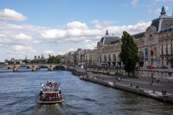 vue depuis la Seine de l'escale fluviale du port de Solférino à Paris - Enlarge image, modal window