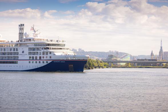 Enlarge image, modal window