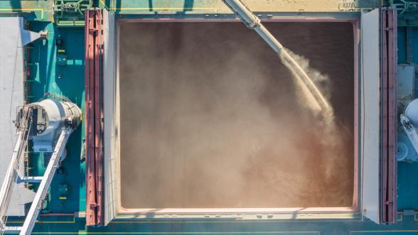  Chargement agroalimentaire sur un vraquier - Agrandir l'image, fenêtre modale