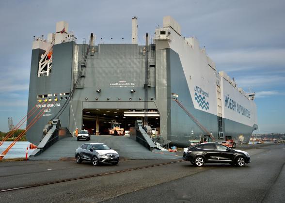 Le Hoegh Aurora en escale au port du Havre - Agrandir l'image, fenêtre modale