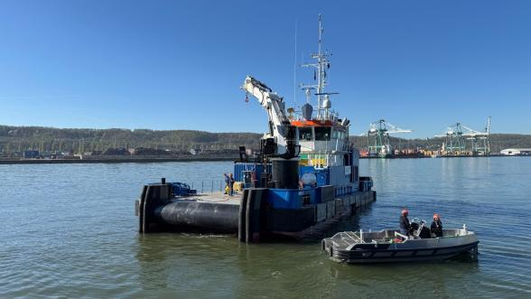 Niveleur de Rouen en opération de dragage dans le chenal de Rouen - Agrandir l'image, fenêtre modale