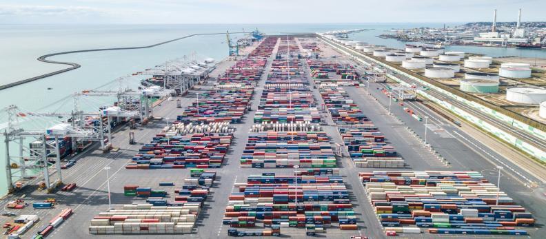 Vue aérienne du terminal à conteneurs de port 2000 au Havre - Enlarge image, modal window