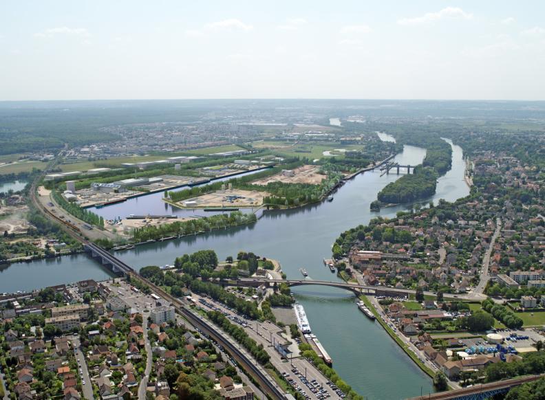 Vue aérienne de la plaine d'Achères en Yvelines où se situera le futur Port Seine Métropole Ouest - Agrandir l'image, fenêtre modale